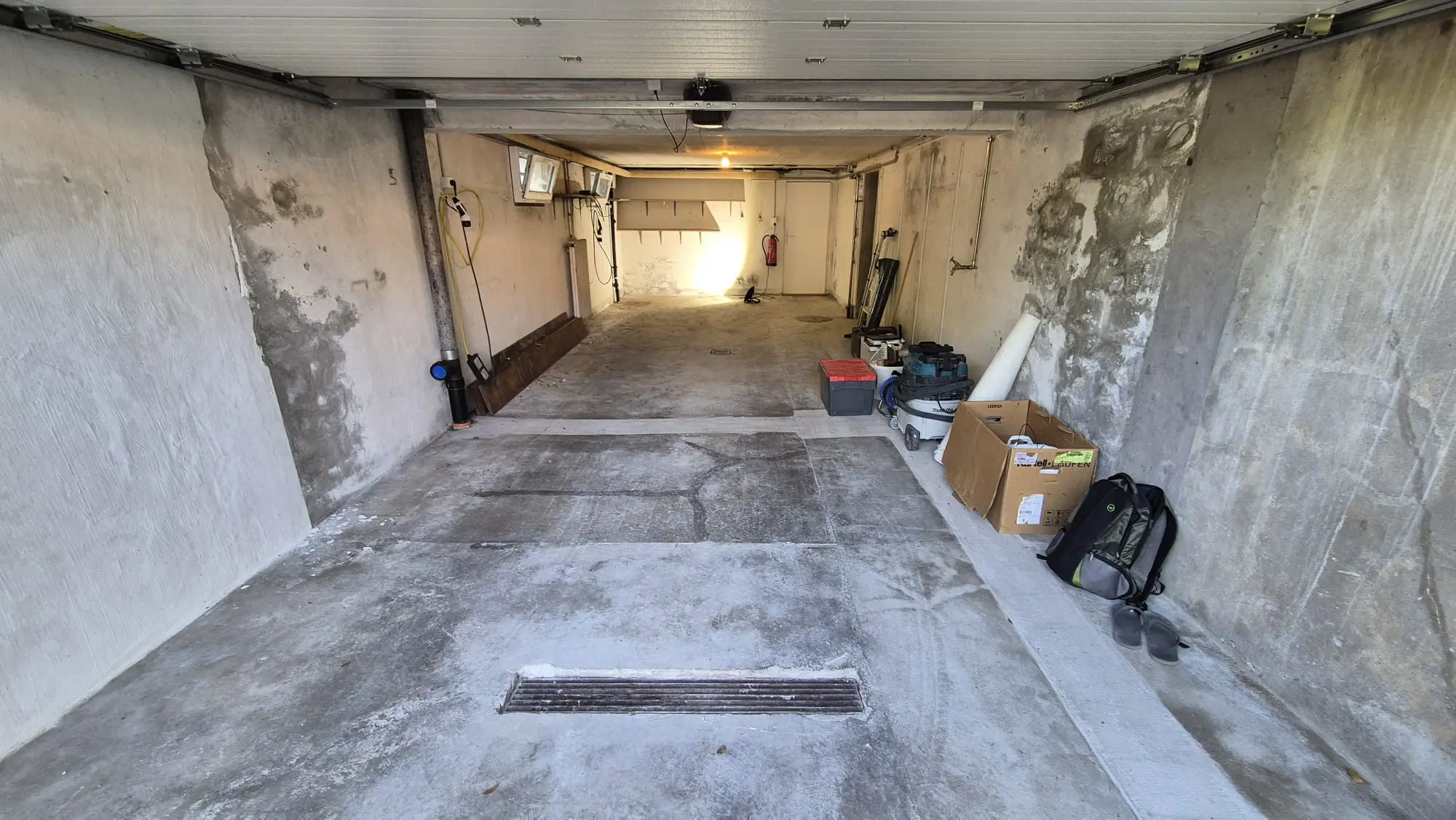 Sol de garage en résine terminé et vernis à Coppet